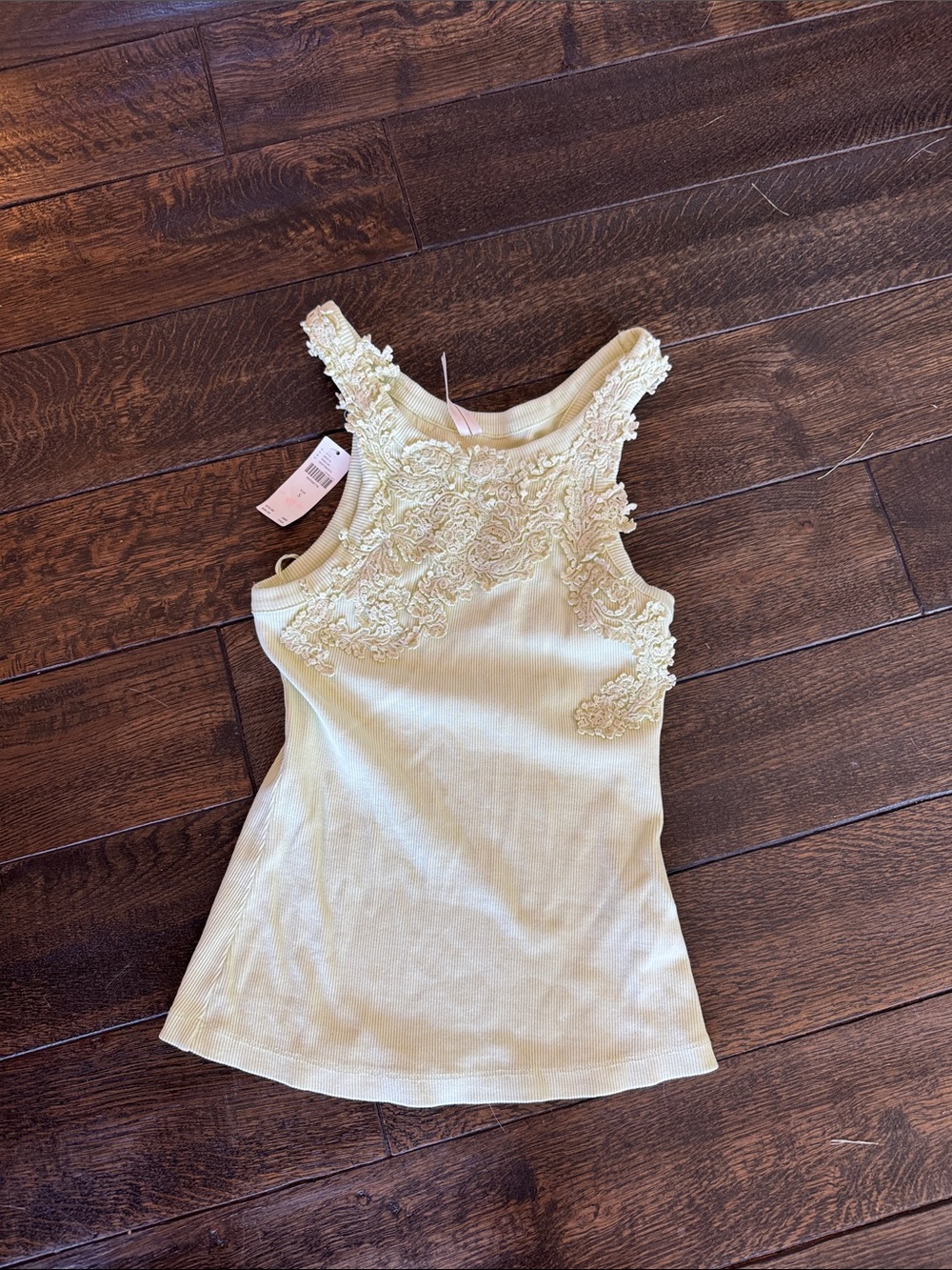 NWT ANTHROPOLOGIE TANK WITH LACE FLORAL APPLIQUÉ. Sz small